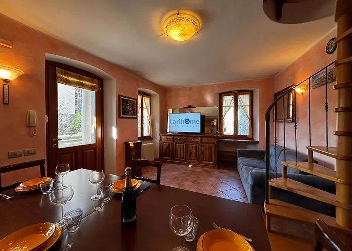 Garden's - Larihome A79 Apartment